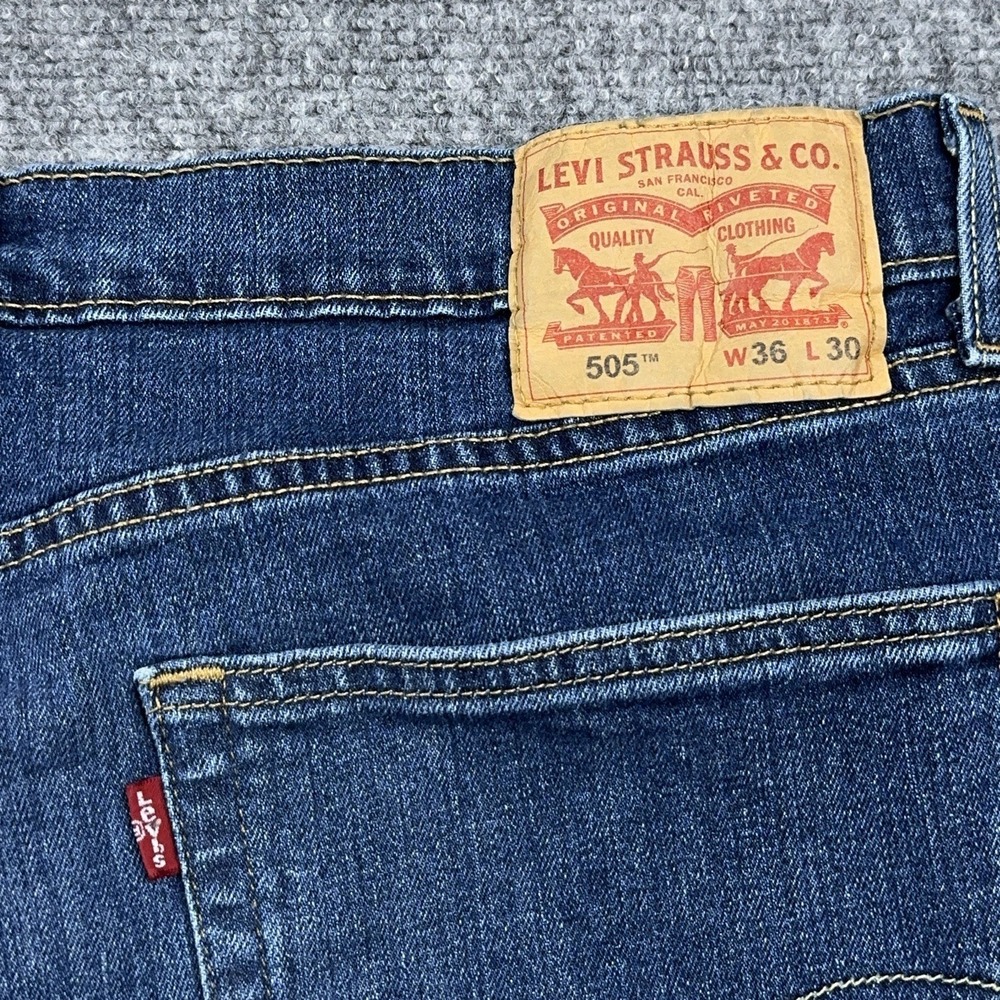 Levi's 505 Jeans Men's 36x30 Blue Straight Medium Wash Stretch Denim EUC - Picture 9 of 10